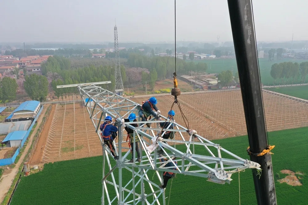 徐工吊車助力太焦鐵路早通電