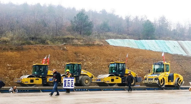 徐工成套道路機械助力貴黃高速建設