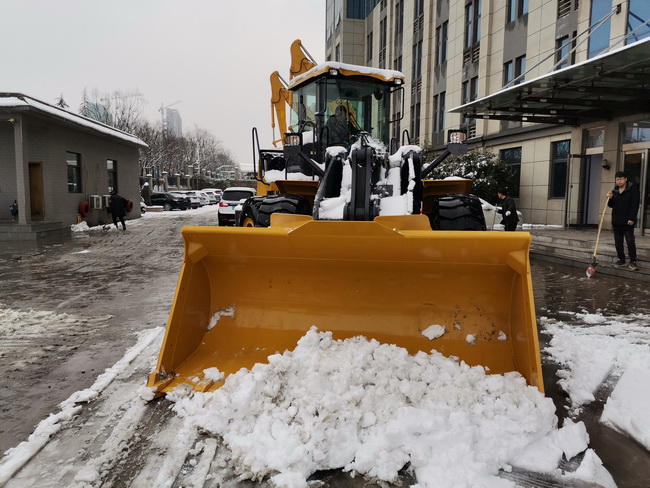 徐工裝載機(jī)助力河南路友機(jī)械道路安全暢通